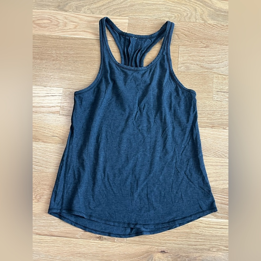 Lululemon size 2 tank, gray